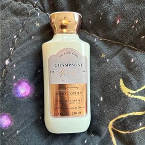 Bath & Body Works Champagne Toast Daily Nourishing Body Lotion 8 FL OZ